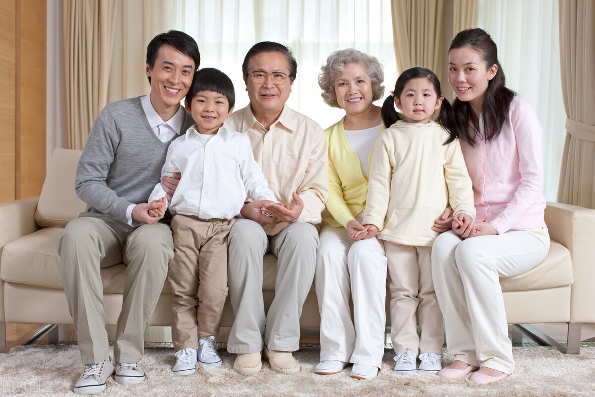 我翻了6千条评论,找了38个故事,为你呈现真实的中国姐弟关系