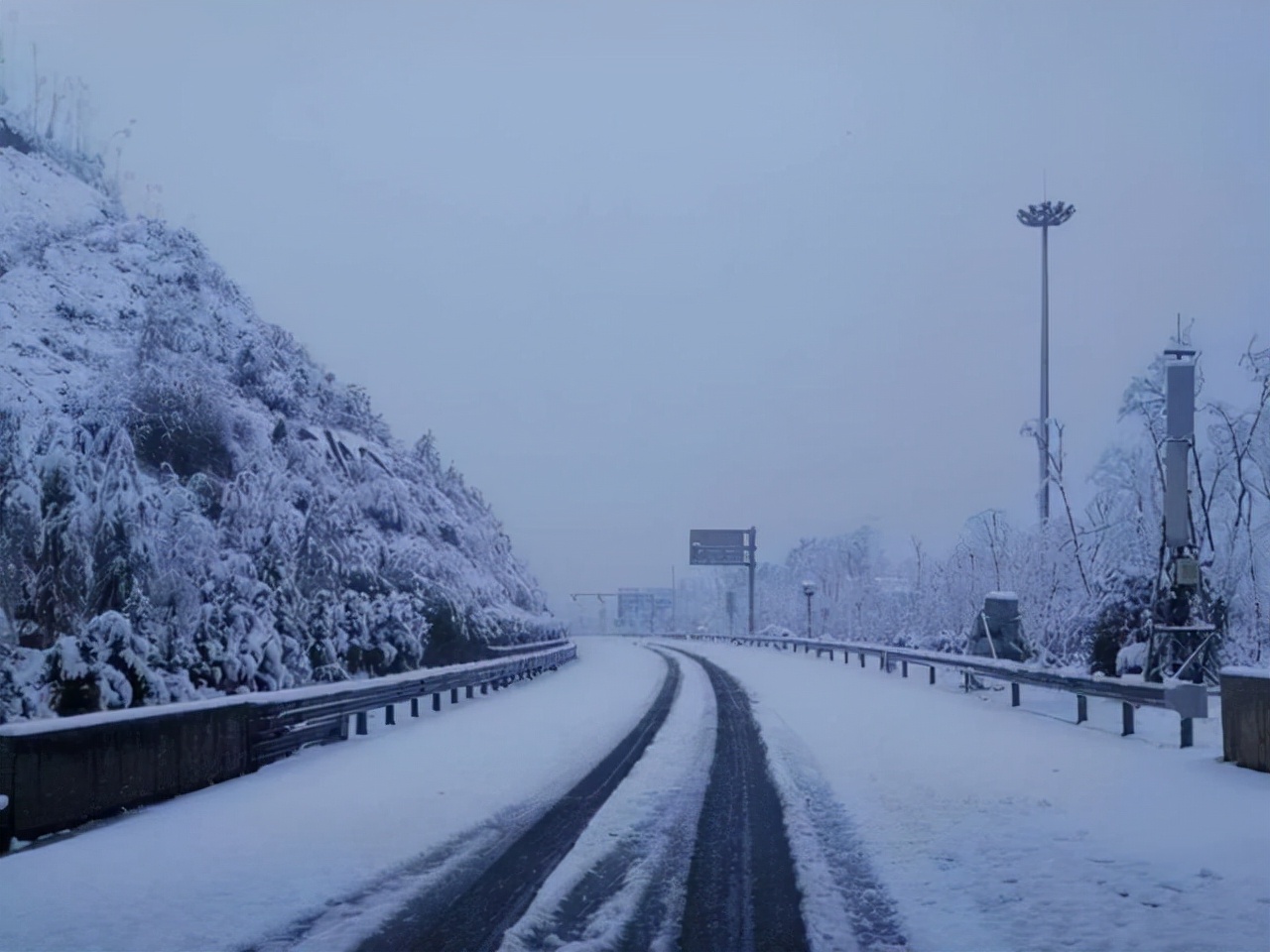 刹车不要猛踩,踩刹车正确方法和技巧
