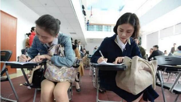 面试官页字加一笔是什么字,面试的试加一笔是什么