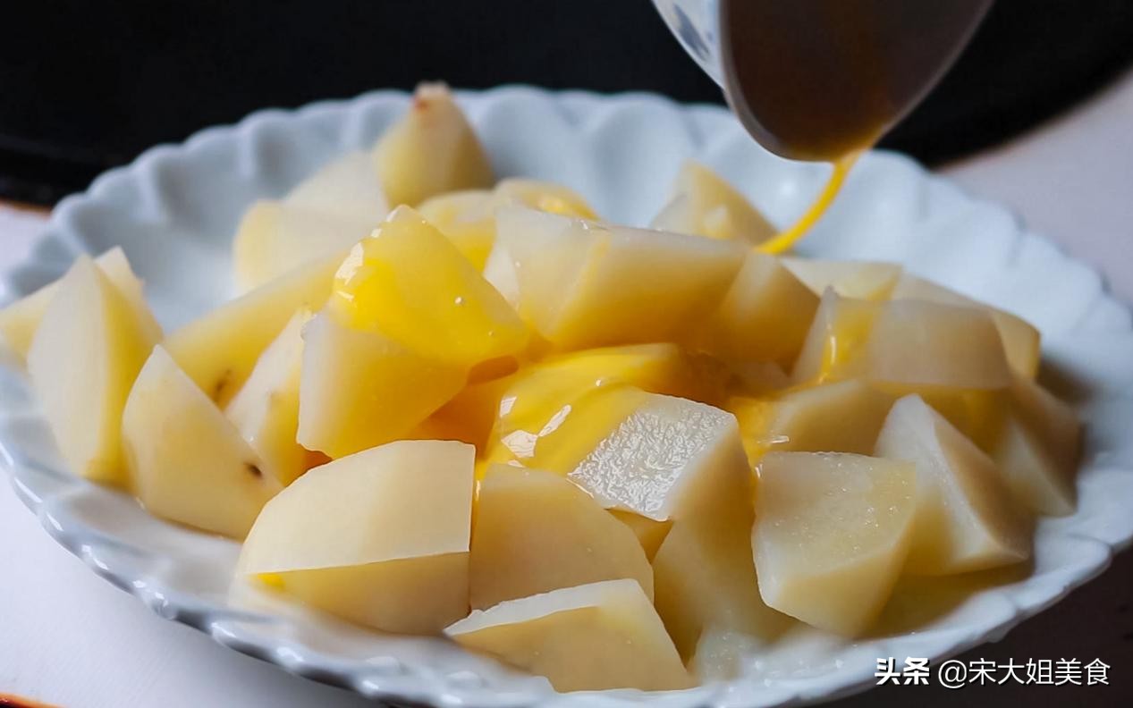 土豆切丝加鸡蛋的做法窍门,两个土豆三个鸡蛋做法简单又好吃