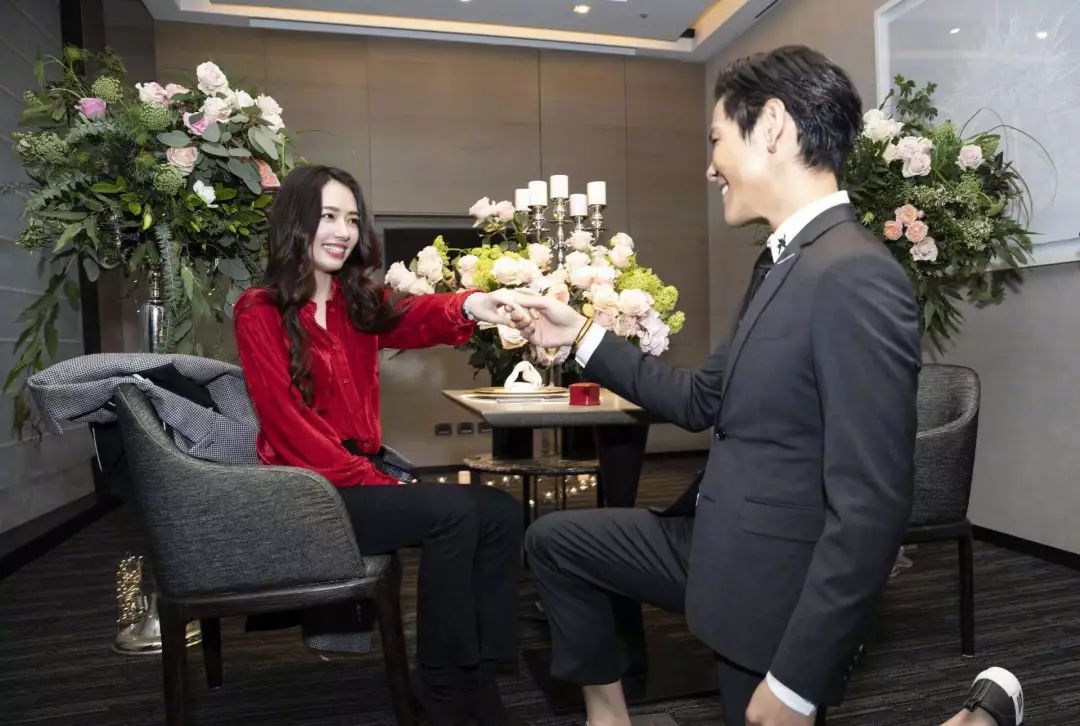 求婚订婚结婚需要三份戒指吗,求婚和订婚是一个戒指吗