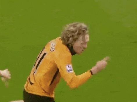 足球十大庆祝动作,足球庆祝动作梅西和小罗