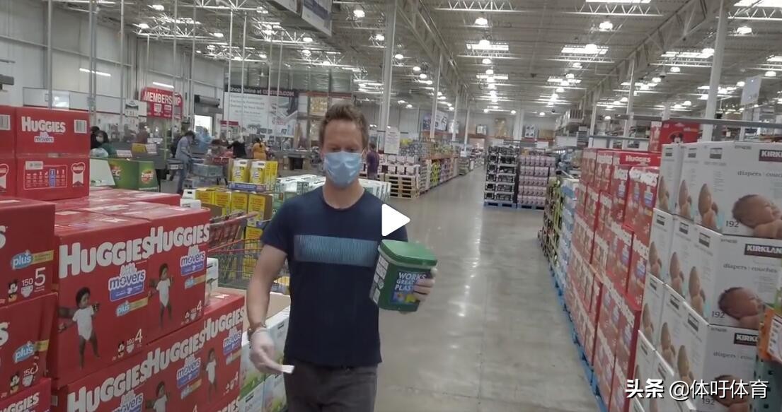 中国女排副攻防护到位美国超市扫货网友斥她不爱国在线回怼