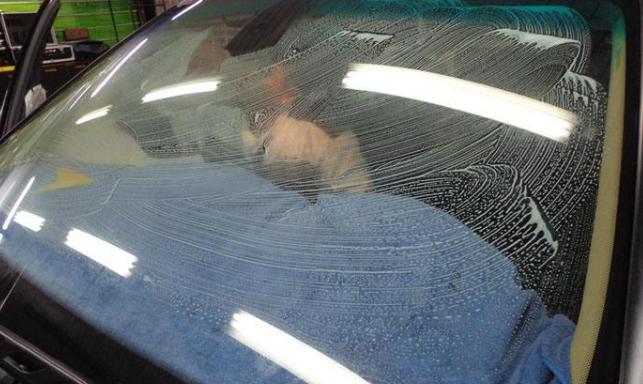 汽车真皮座椅保养用什么油,汽车内饰保养的正确方法