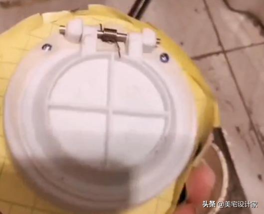 二楼卫生间返水,住二楼下暴雨厨房下水道返水