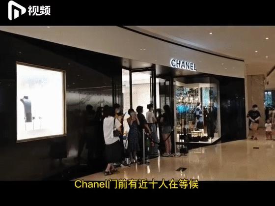 人人人…广州奢侈品店门口大排长龙！网友：贫穷限制了我的想象