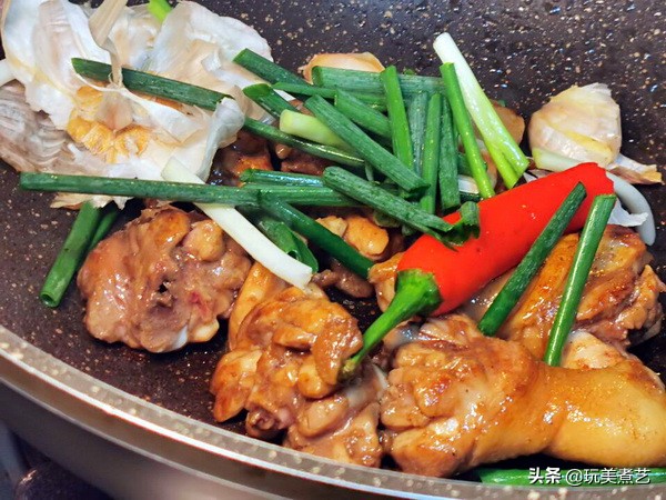 如何做出更美味的土豆香菇鸡,黄焖鸡加土豆香菇最下饭菜