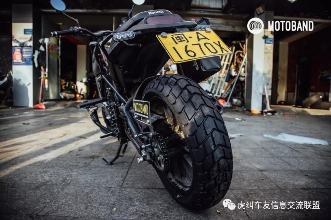 贝纳利幼狮500辐条轮爆胎,贝纳利幼狮500公路版改牌照架