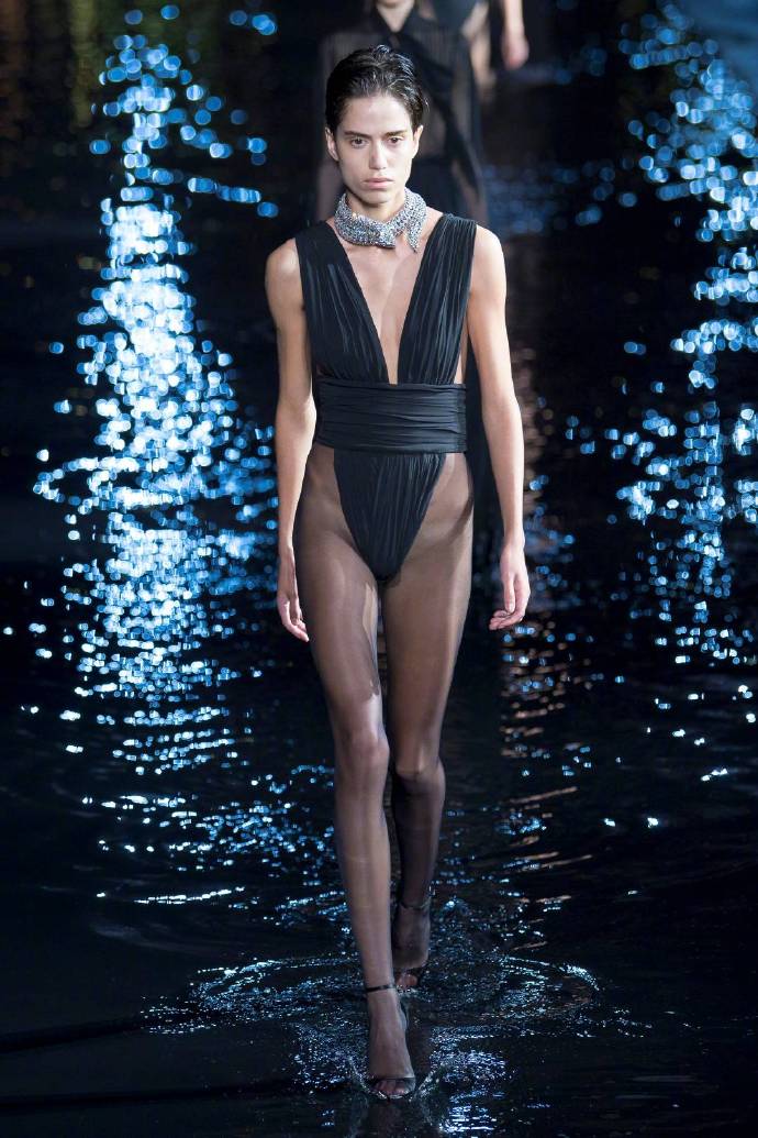 夏天必备的高颜值泳衣,今年夏天最火的泳衣