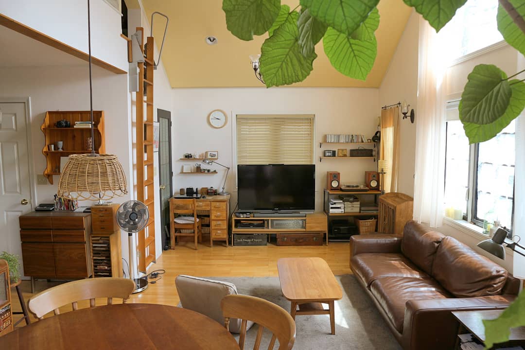 顶层带20平米左右的阁楼房子,有阁楼的挑高房子