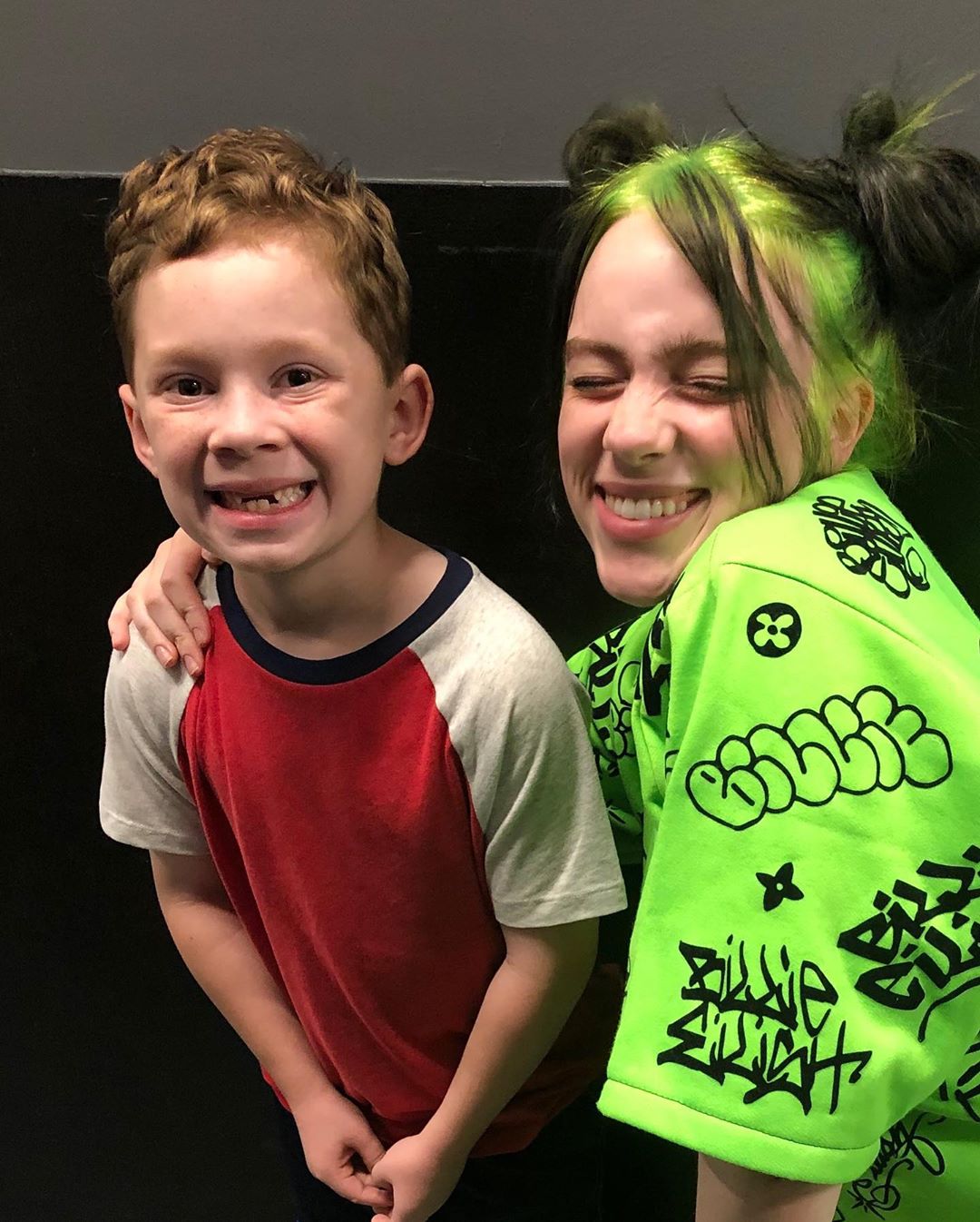 从小便无师自通学会众多乐器，火遍全球，现与碧梨合作却遭质疑