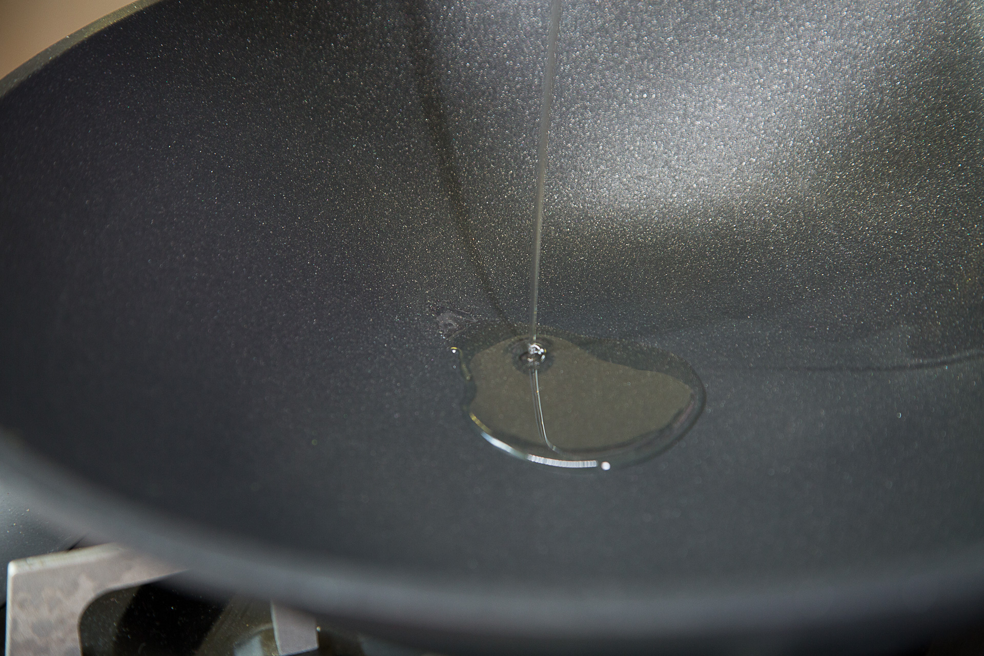 哪个牌子无油烟炒锅比较好,真正的无油烟炒锅选什么牌子的好