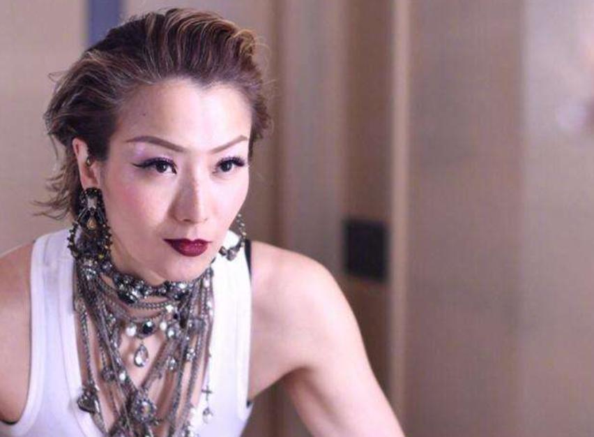 香港人对郑秀文的评价,郑秀文香港最后的天后