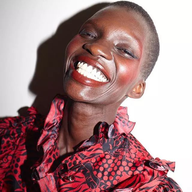 买不起昂贵的包包,买不起奢侈品包却想买香奈儿