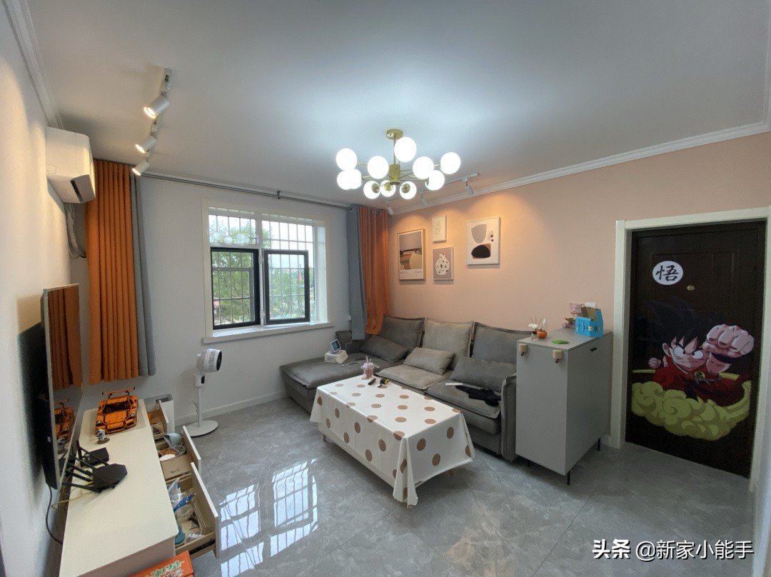 不吊顶新型的客厅装修,2021最火的客厅不吊顶不做电视墙