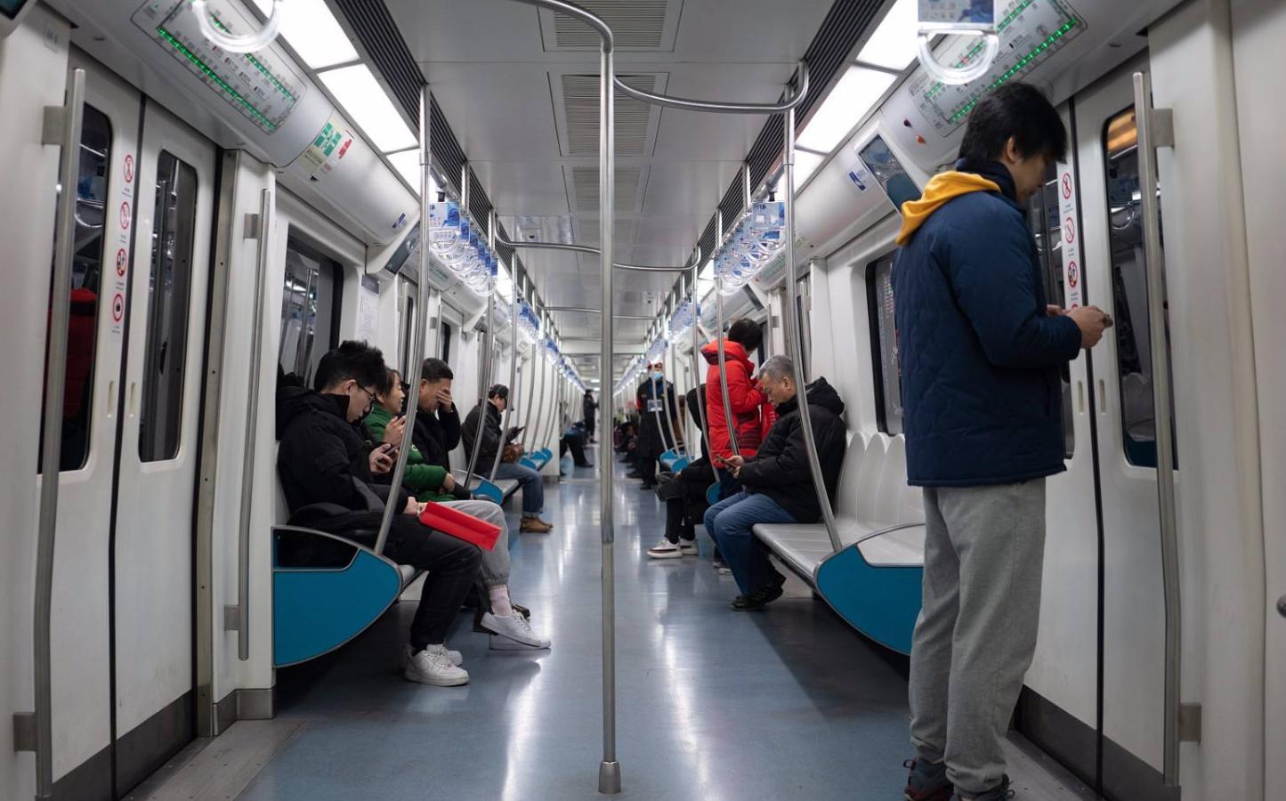 小学生考100分和100万选哪个,100万和1亿你选择哪个