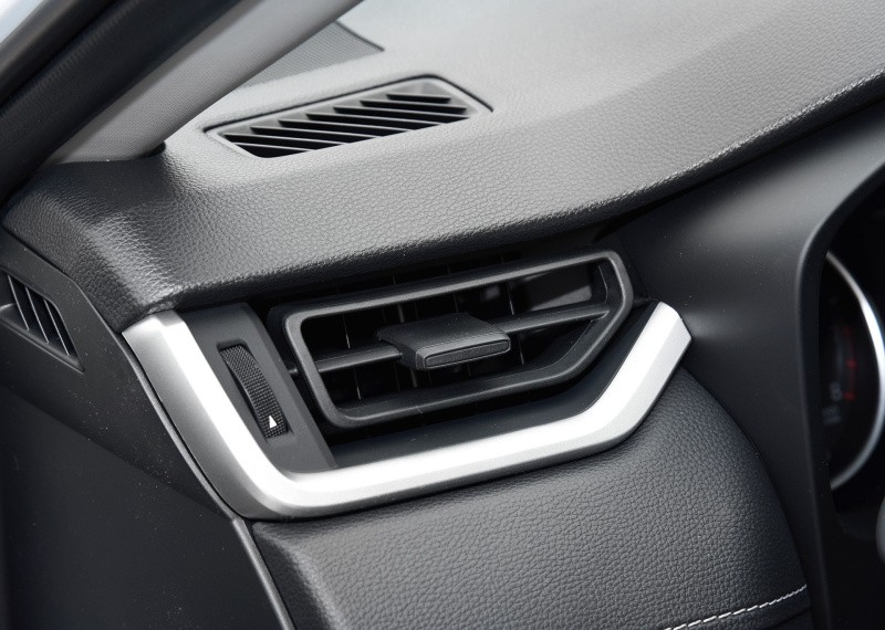 选择丰田荣放，因为它的动力表现强劲有力，驾乘感受舒适安静