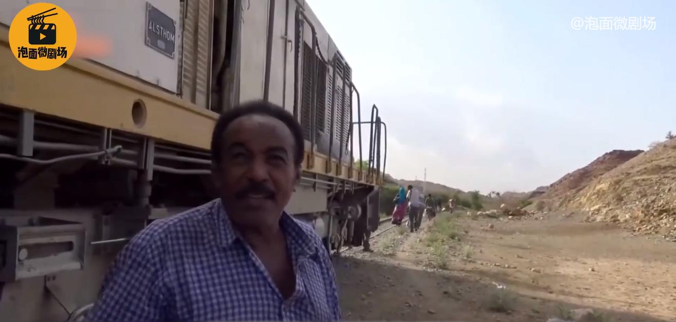 非洲的奇葩铁路：火车照明靠手电筒，不脱轨就是中大奖！纪录片
