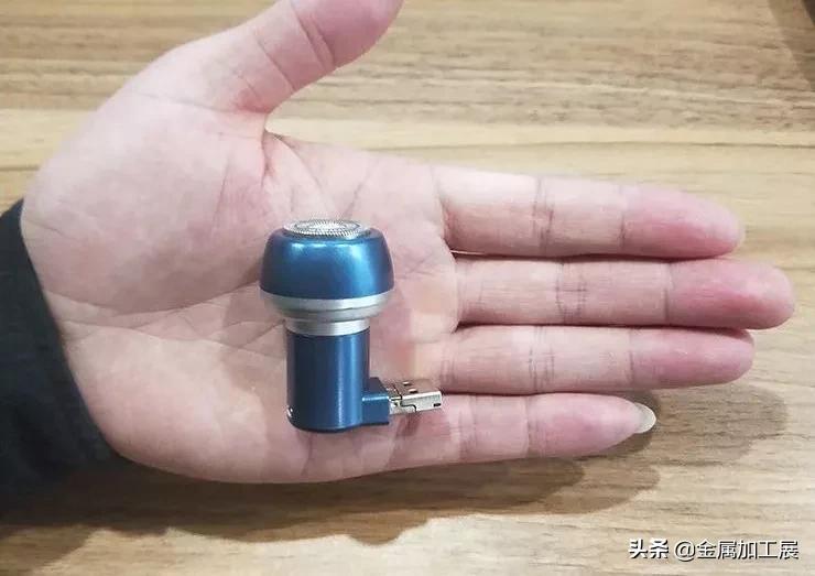 剃须刀界“华为”颠覆传统！仅有口红大小，日本钢材配19把刀片