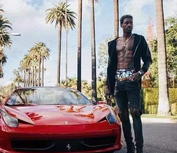 当NBA一帮巨人遇到豪车：阿杜像乡下表哥刚进城，自嘲买不起跑车