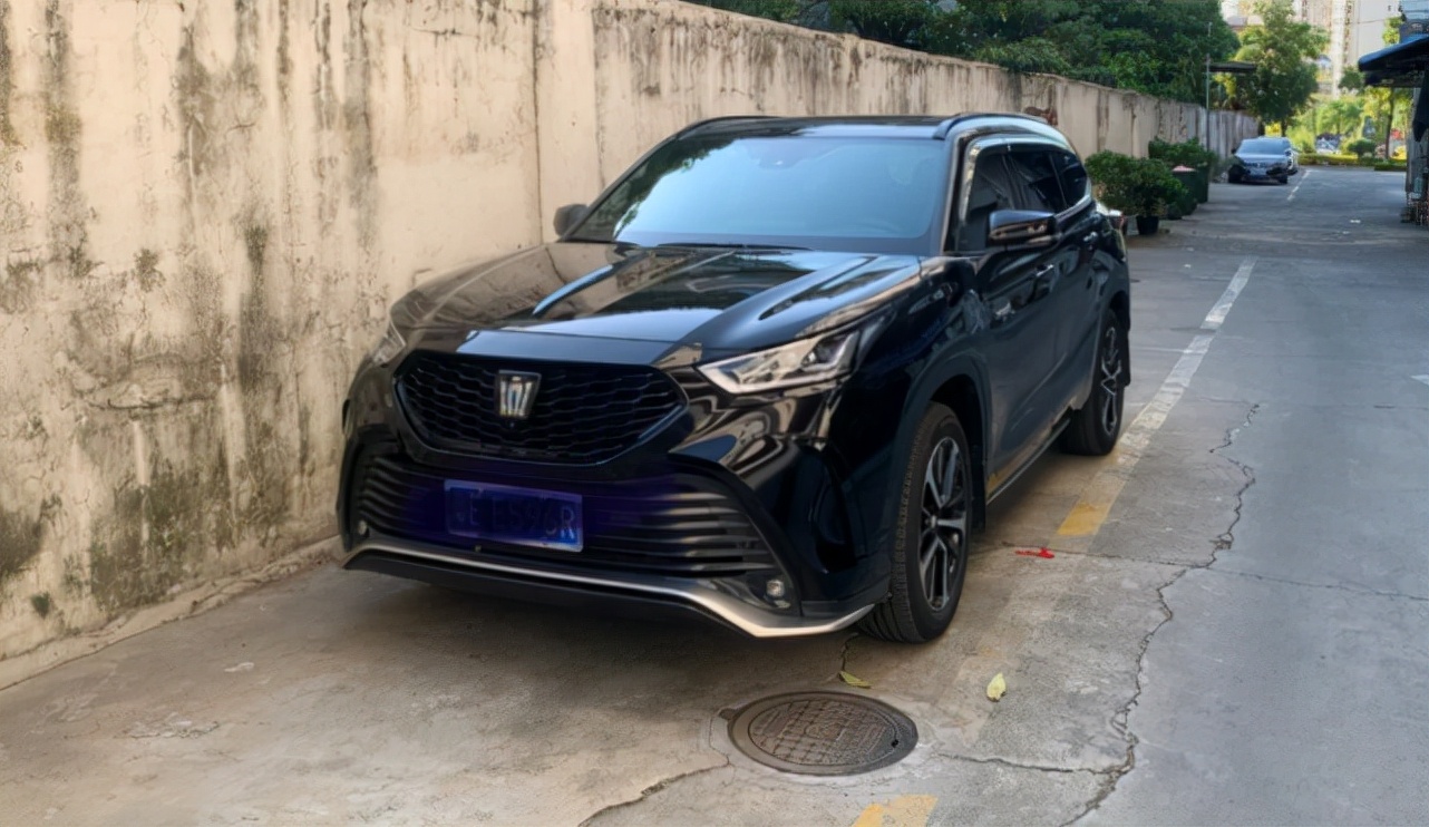 陆放皇冠suv双擎真实油耗,丰田皇冠陆放长途油耗多少