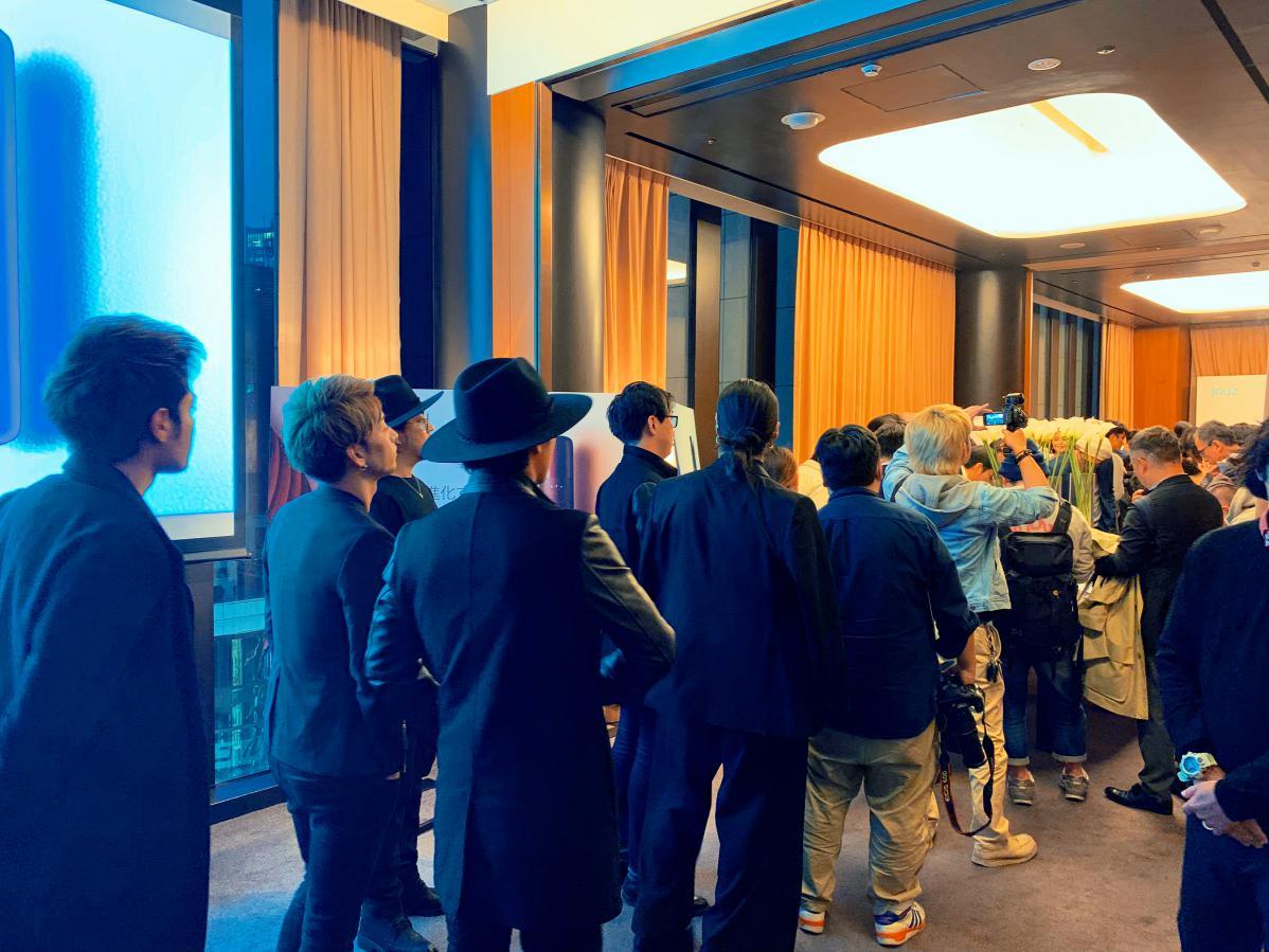 全球首款翻盖式*子烟电**亮相日本东京， jouz加速布局国际市场