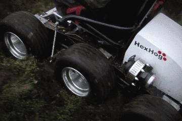 别人飙车一路火花带闪电,别人赛道飙车