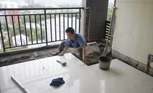 找师傅贴瓷砖需要注意什么,瓦工贴瓷砖前需要注意什么