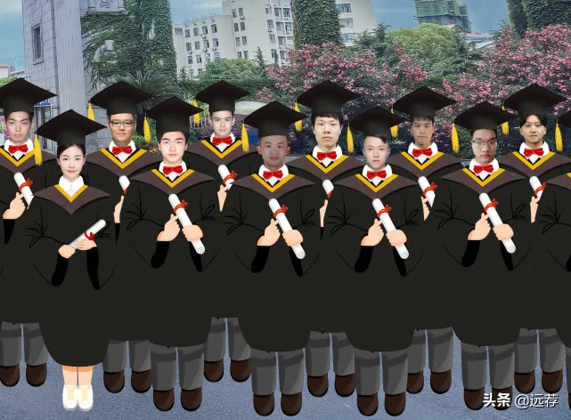 湖南某大学云毕业照火了!被质疑像“恐怖片”!感觉瘆得慌