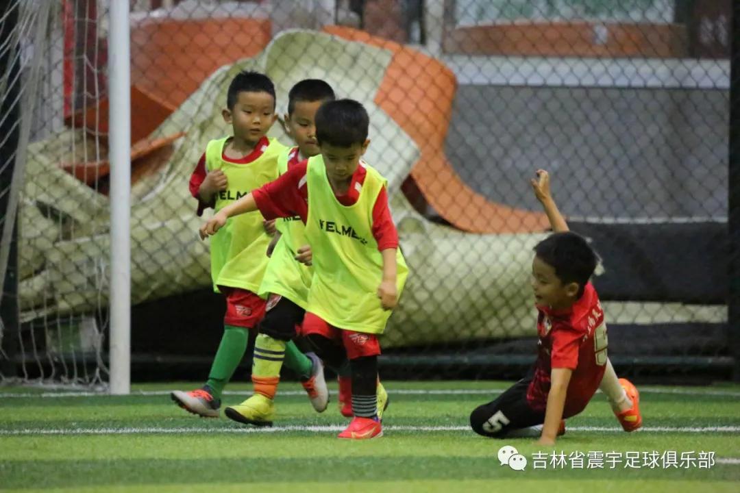 快乐童年，足球相伴！——震宇足球俱乐部“超级比赛日”精彩瞬间