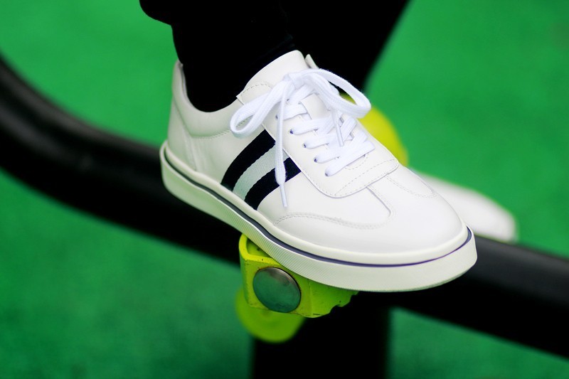 柔软百搭皮面小白鞋,软底软面又能两穿的真皮小白鞋