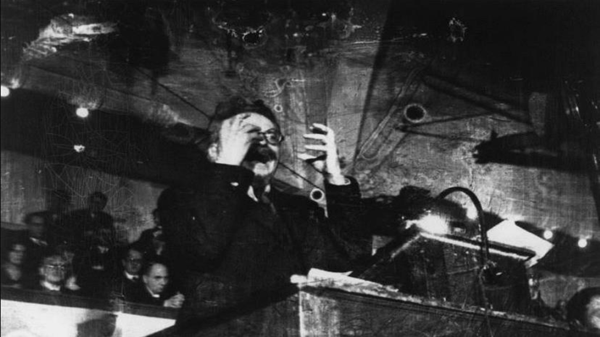 永远的卡萨布兰卡，摄影天才卡帕与红颜知己塔罗的爱情故事