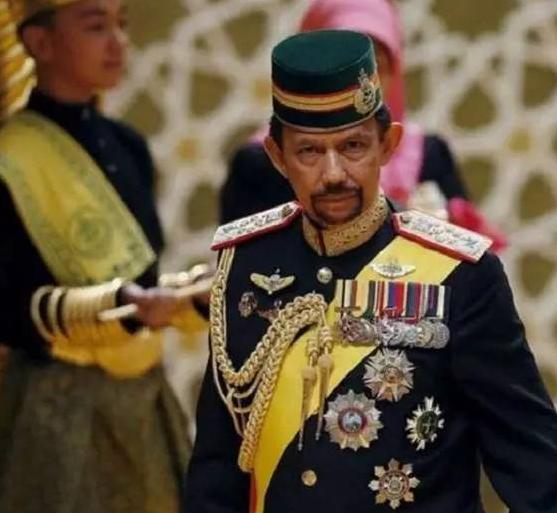 文莱国王7000辆豪车,文莱国王黄金劳斯莱斯