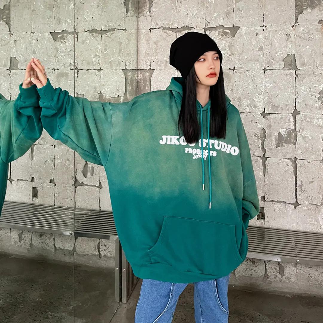 时尚卫衣穿搭技巧,最简单的卫衣穿搭