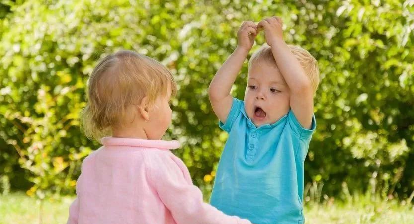 2岁孩子无理取闹怎么管教,2岁的孩子无理取闹视频