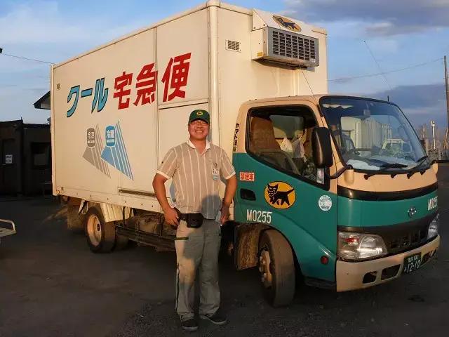 日本快递女员工,日本女快递员工作细节