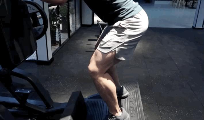 正向哈克深蹲怎么用,哈克深蹲练股四头肌动作要领