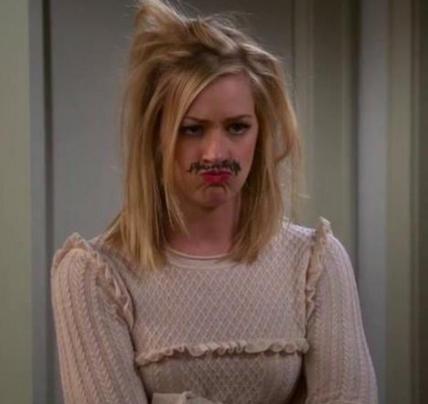 美剧《破产姐妹》:聪明上进的卡洛琳,为什么偏偏会遭万人嫌呢?