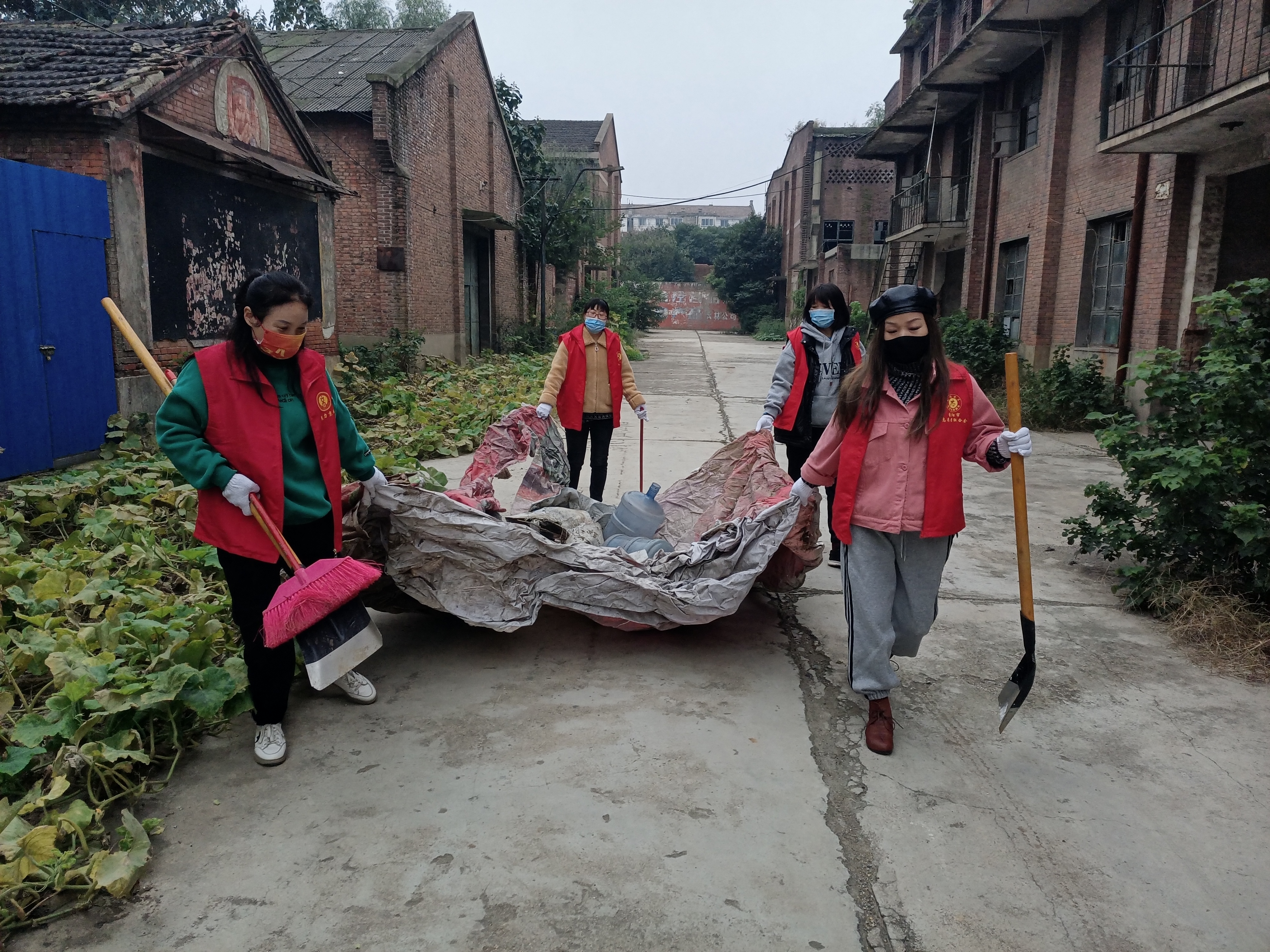 街道召集各村召开创卫紧急部署会,吹响治理冲锋号打赢创文攻坚战