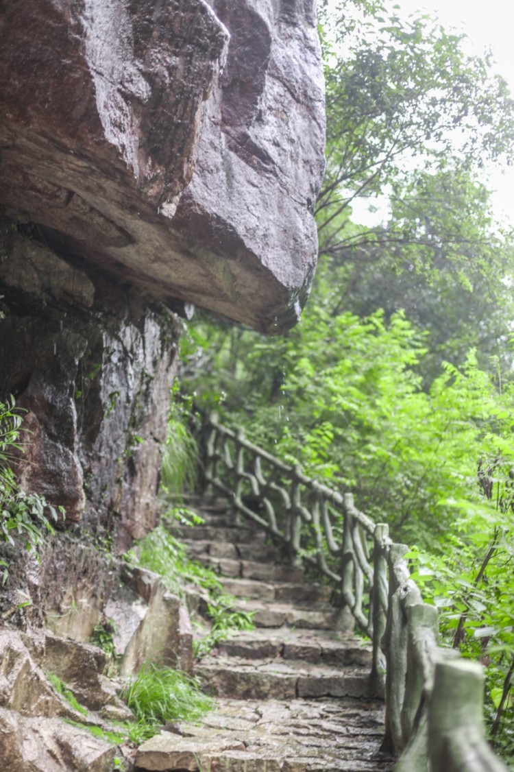 桐庐山湾湾漂流门票多少,桐庐山湾湾漂流景区在什么地方