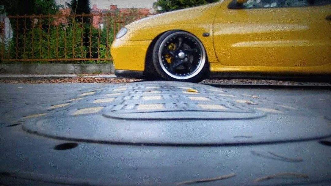 过减速带踩刹车有什么影响,过减速带刹车伤车吗