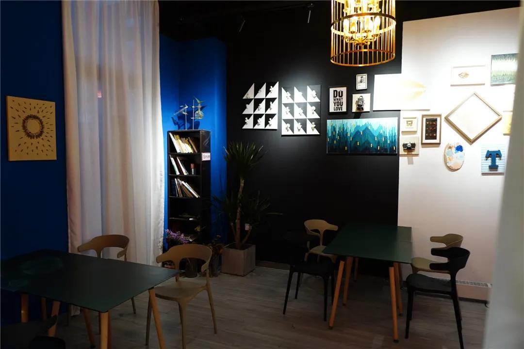 从10平方米的楼梯间花店，到130平方米的花园花店，为何她俩做得这么火？