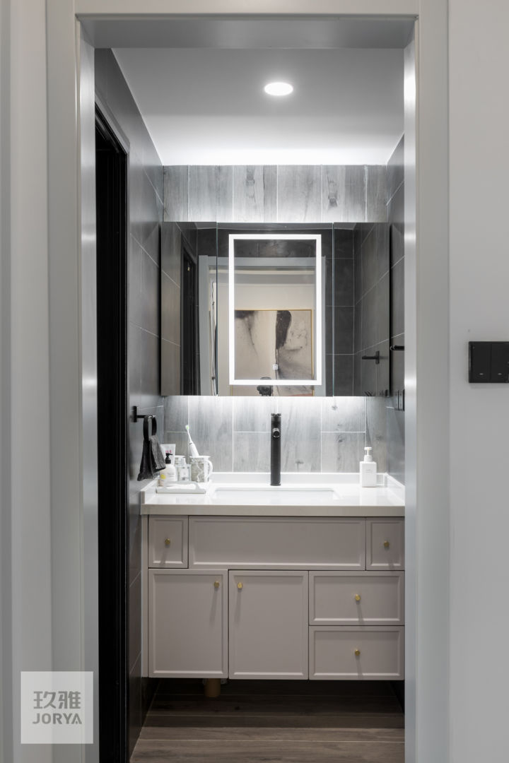 业主把家里收拾的井井有条,美女收拾家干净卫生