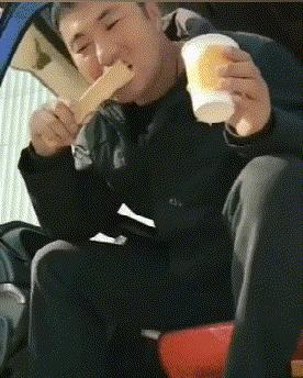 这一定是个好姑娘,新郎你有福了,羡慕啊羡慕