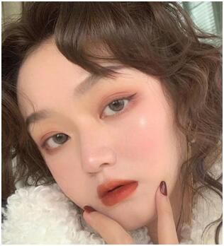 适合黑皮肤的迪奥888口红推荐 (黄皮迪奥口红999和080哪个好看)