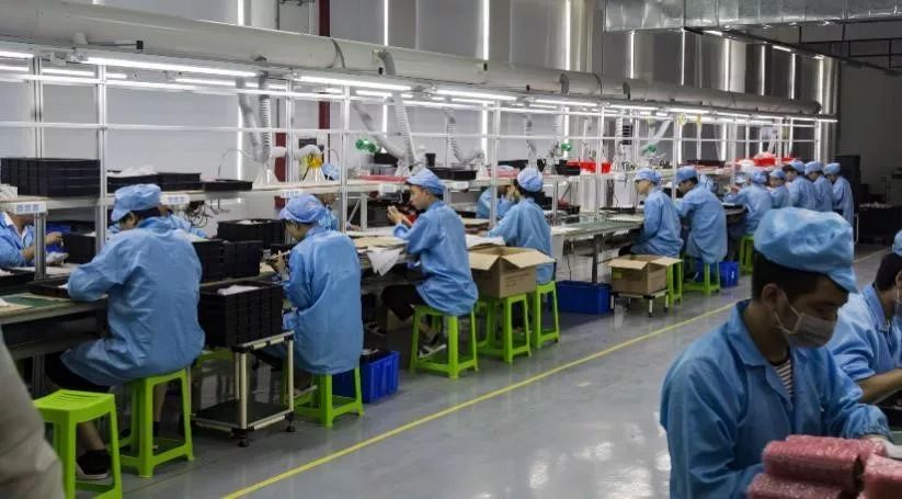 一天狂销300万单，最低2.9元的手机配件市场，靠性价比拿下00后