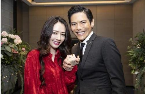 向太官宣郭碧婷的视频,向太郭碧婷眼神