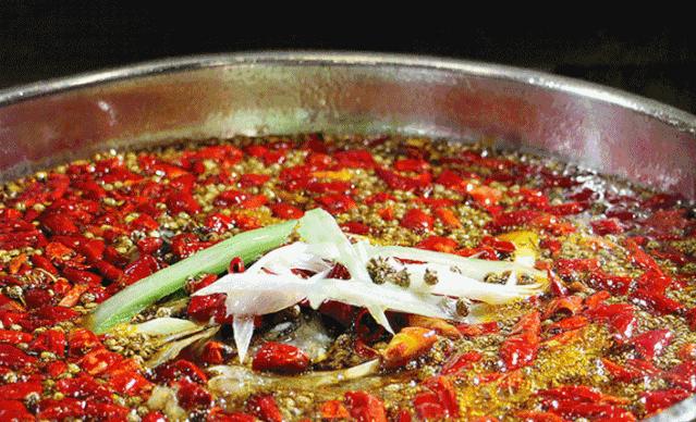 味之绝美蛙鱼头挑战爆辣,成都十大不得不吃美食美蛙鱼头