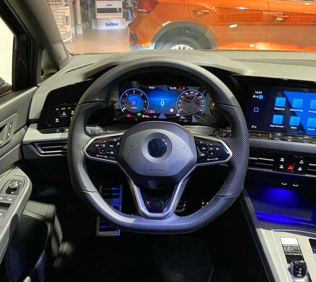 进口高尔夫旅行车行驶质感,进口高尔夫旅行版是几座