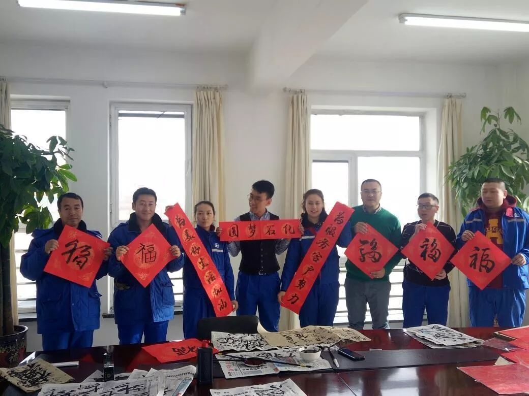 贴春联吉祥话100句,贴春联的精彩瞬间